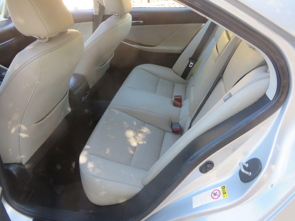 2014 Lexus IS Image 24