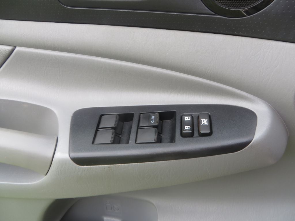 2013 Toyota Tacoma Image 24