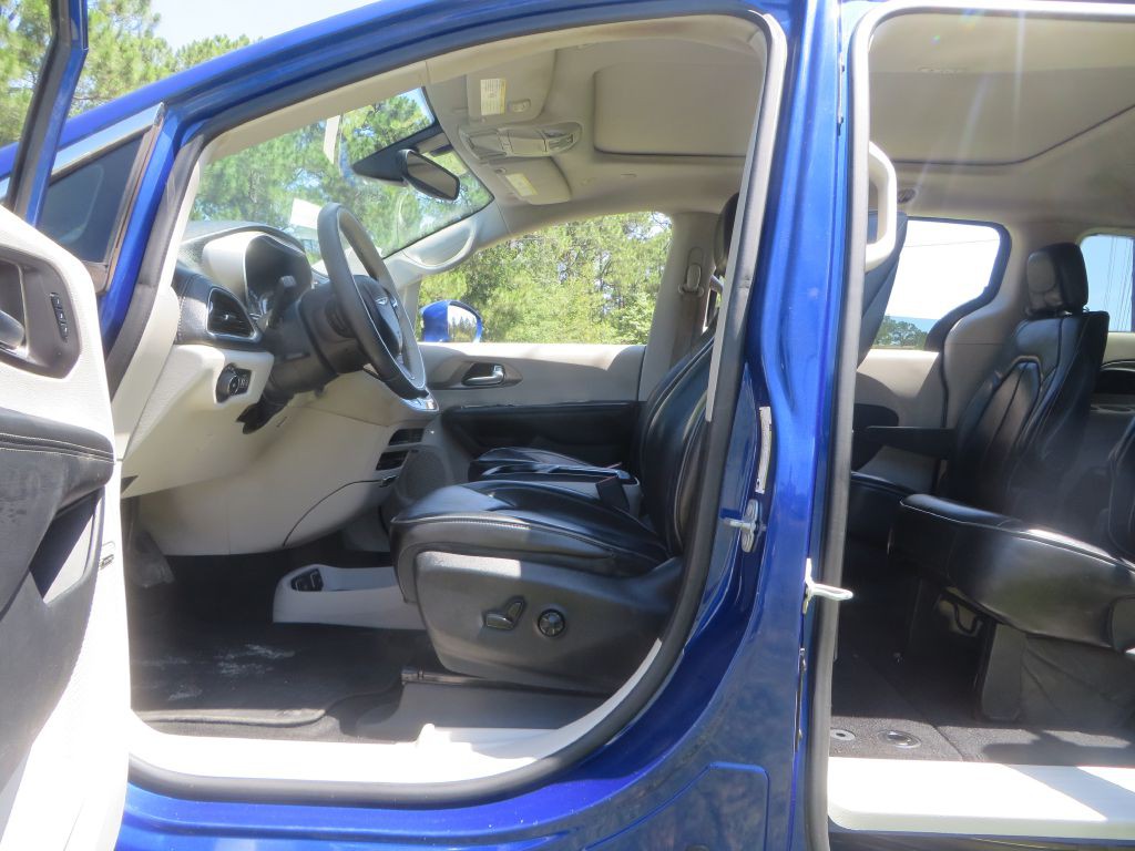2018 Chrysler Pacifica Image 9