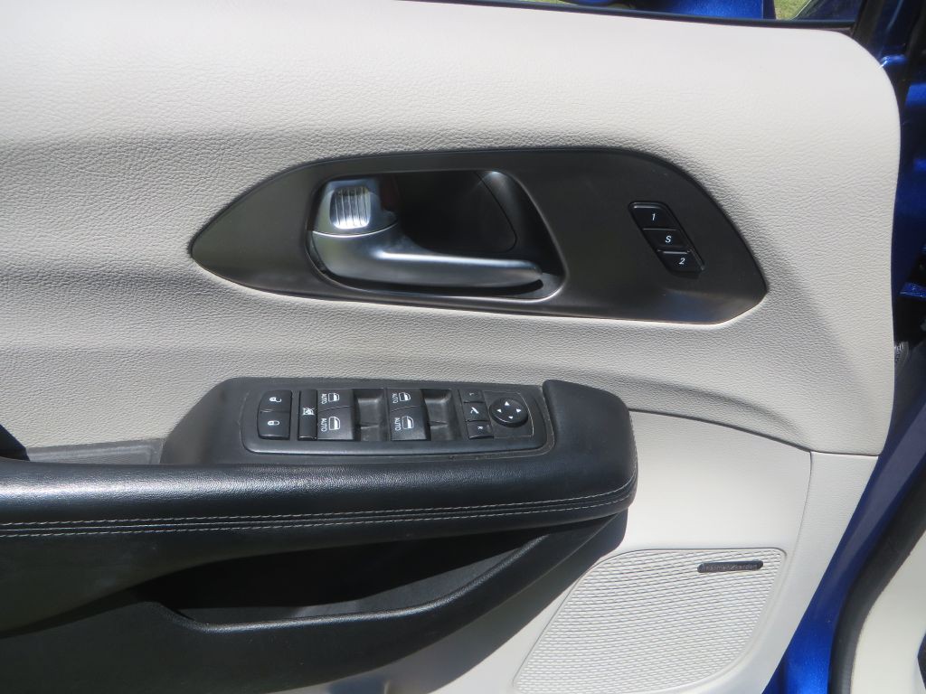 2018 Chrysler Pacifica Image 11