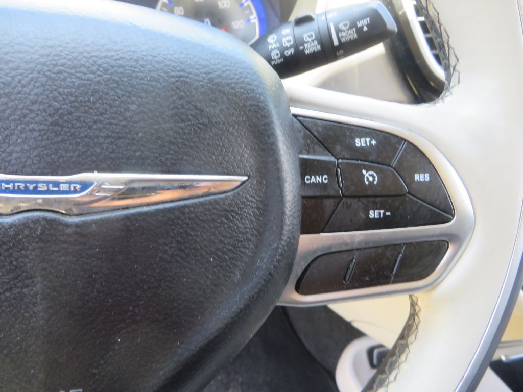 2018 Chrysler Pacifica Image 16