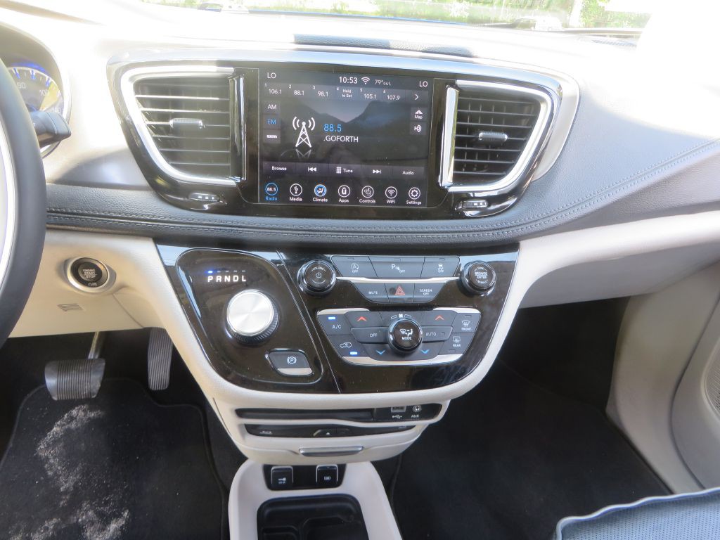 2018 Chrysler Pacifica Image 19