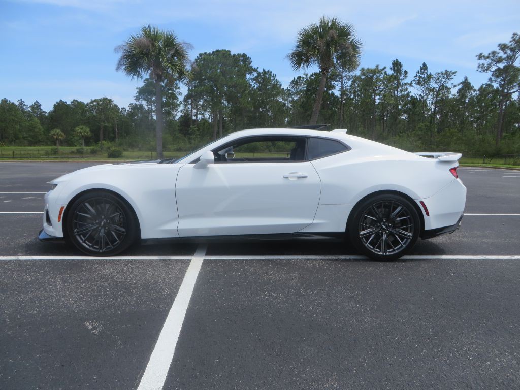 2018 Chevrolet Camaro Image 1