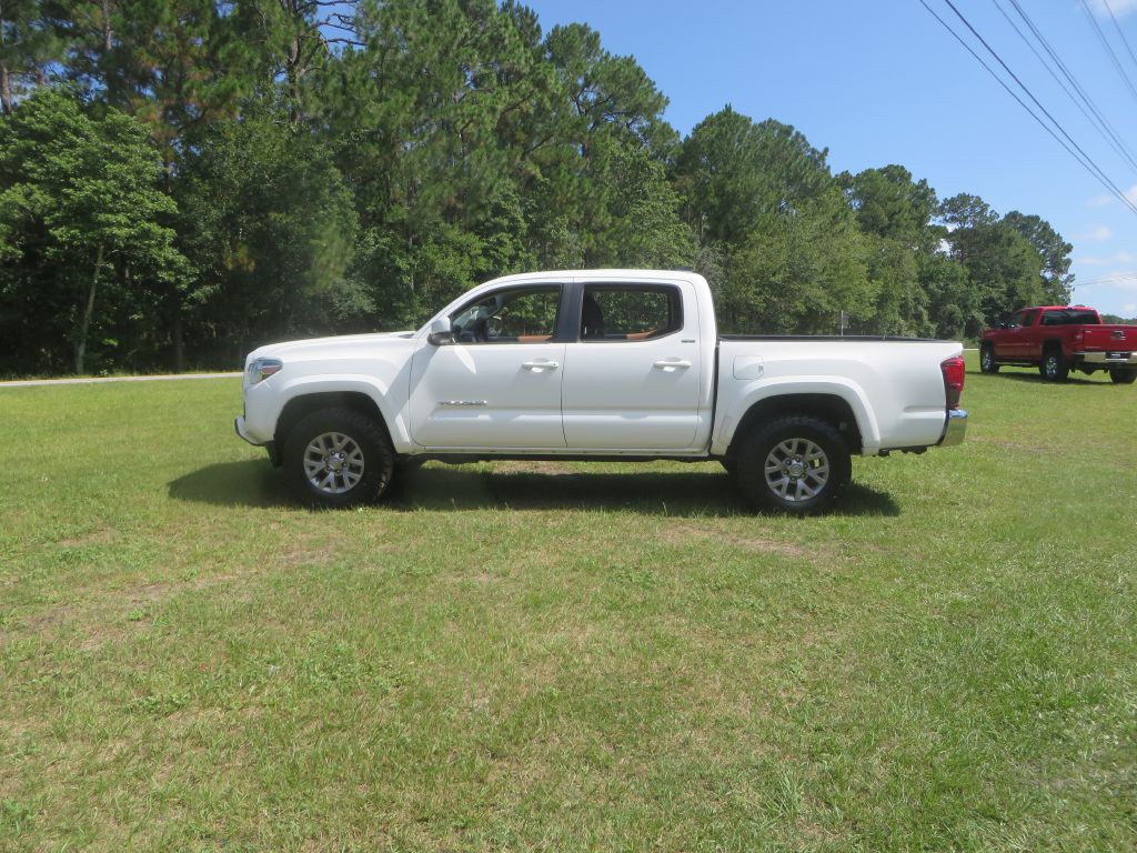 2019 Toyota Tacoma Image 1