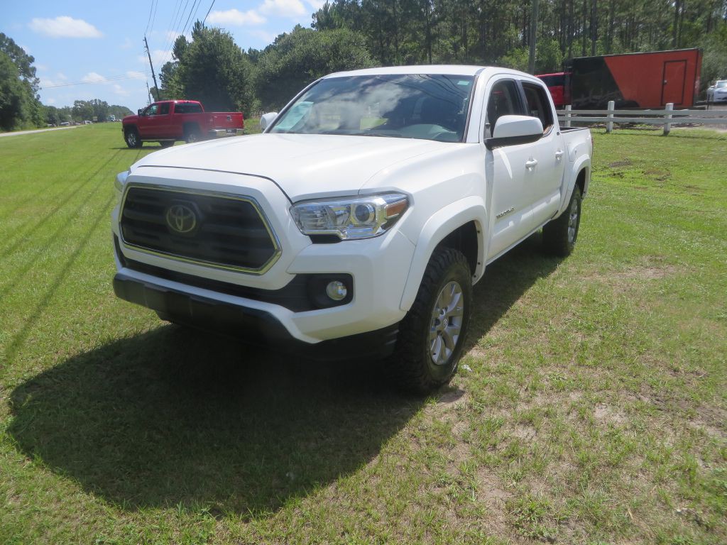 2019 Toyota Tacoma Image 2