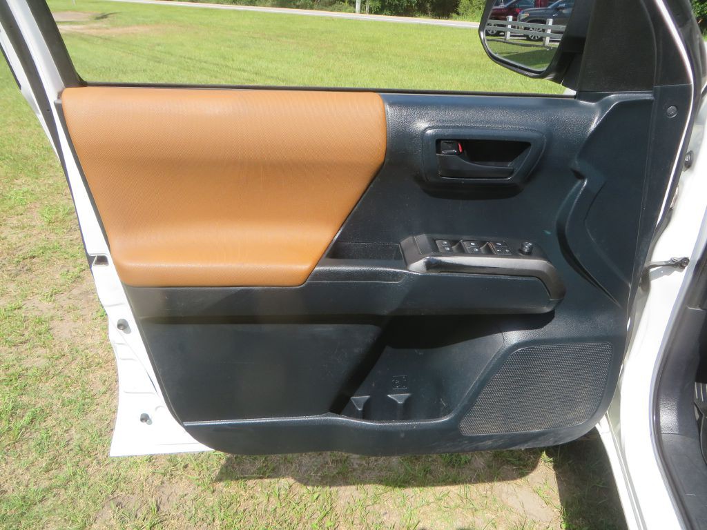 2019 Toyota Tacoma Image 10