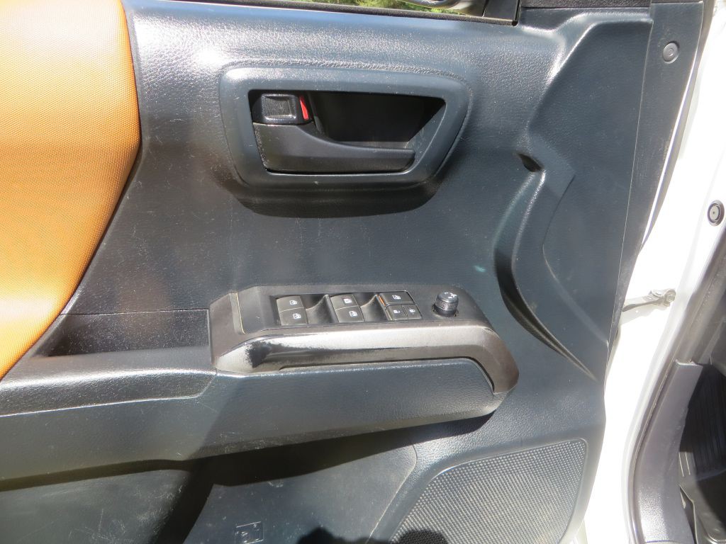 2019 Toyota Tacoma Image 11