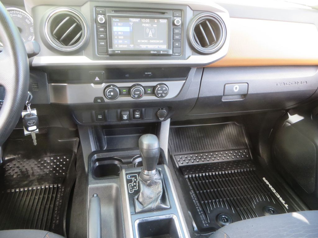 2019 Toyota Tacoma Image 18