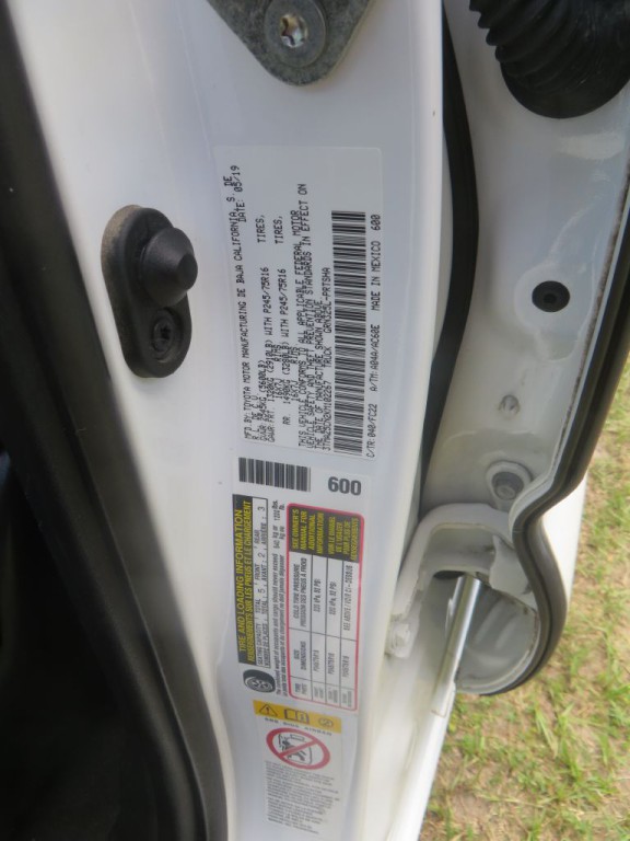 2019 Toyota Tacoma Image 24