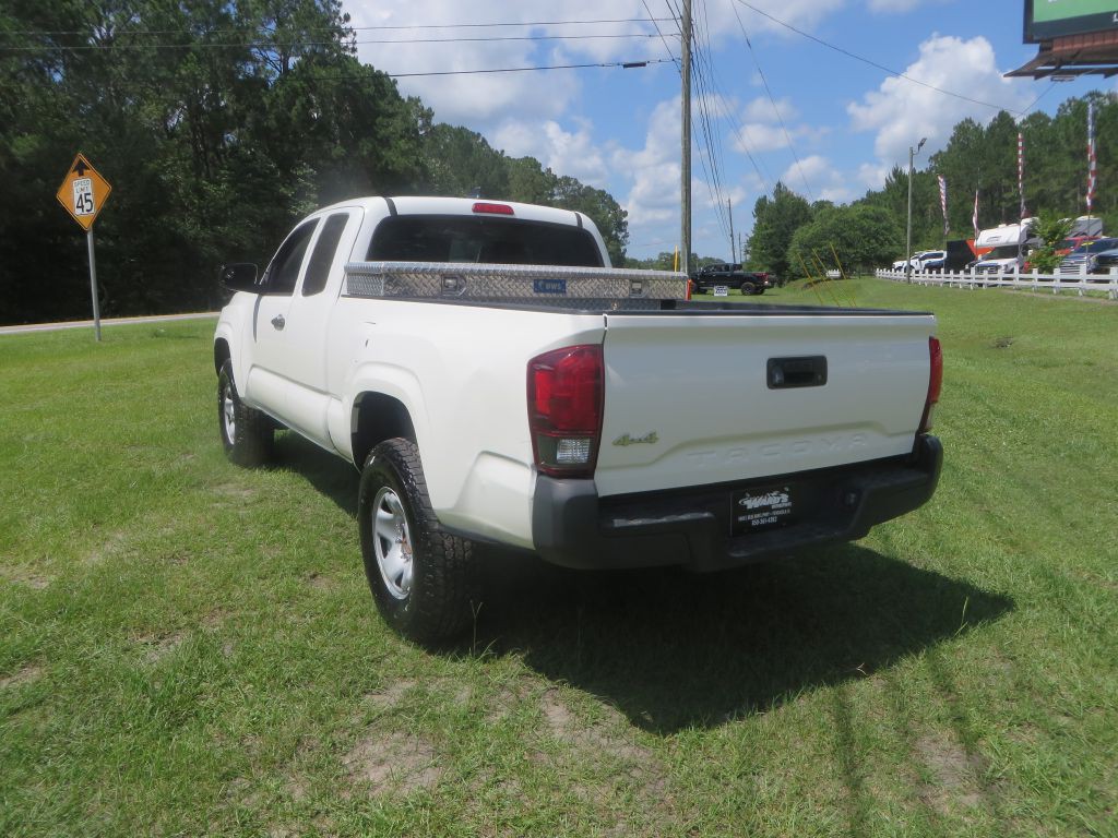 2020 Toyota Tacoma Image 8