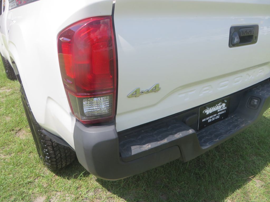 2020 Toyota Tacoma Image 9