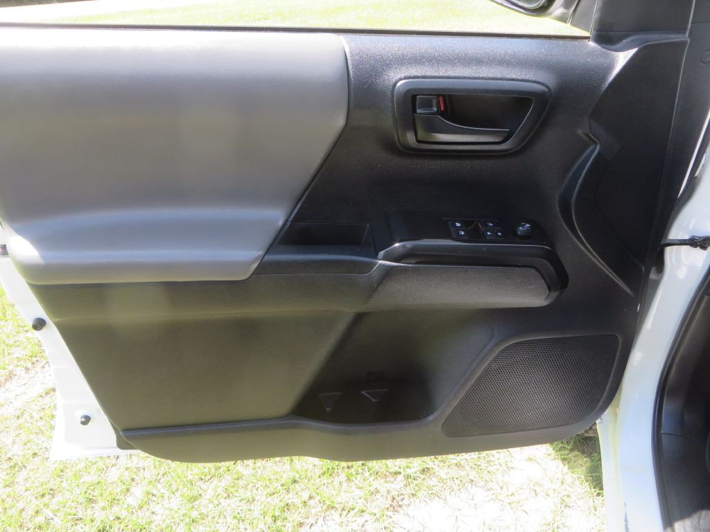 2020 Toyota Tacoma Image 12