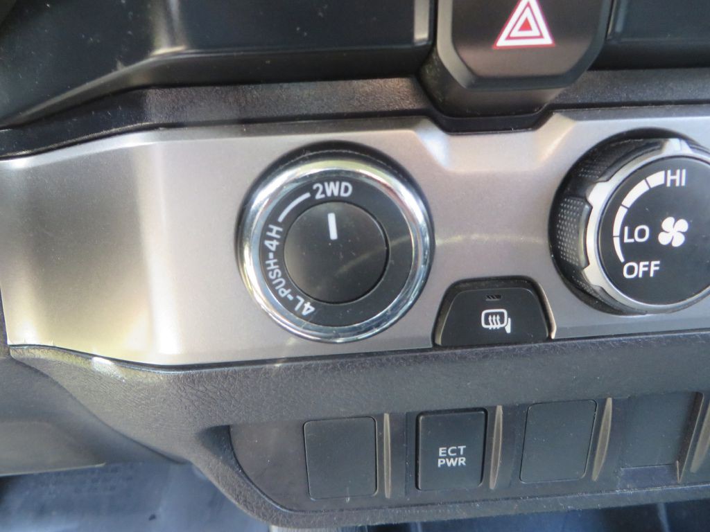 2020 Toyota Tacoma Image 21