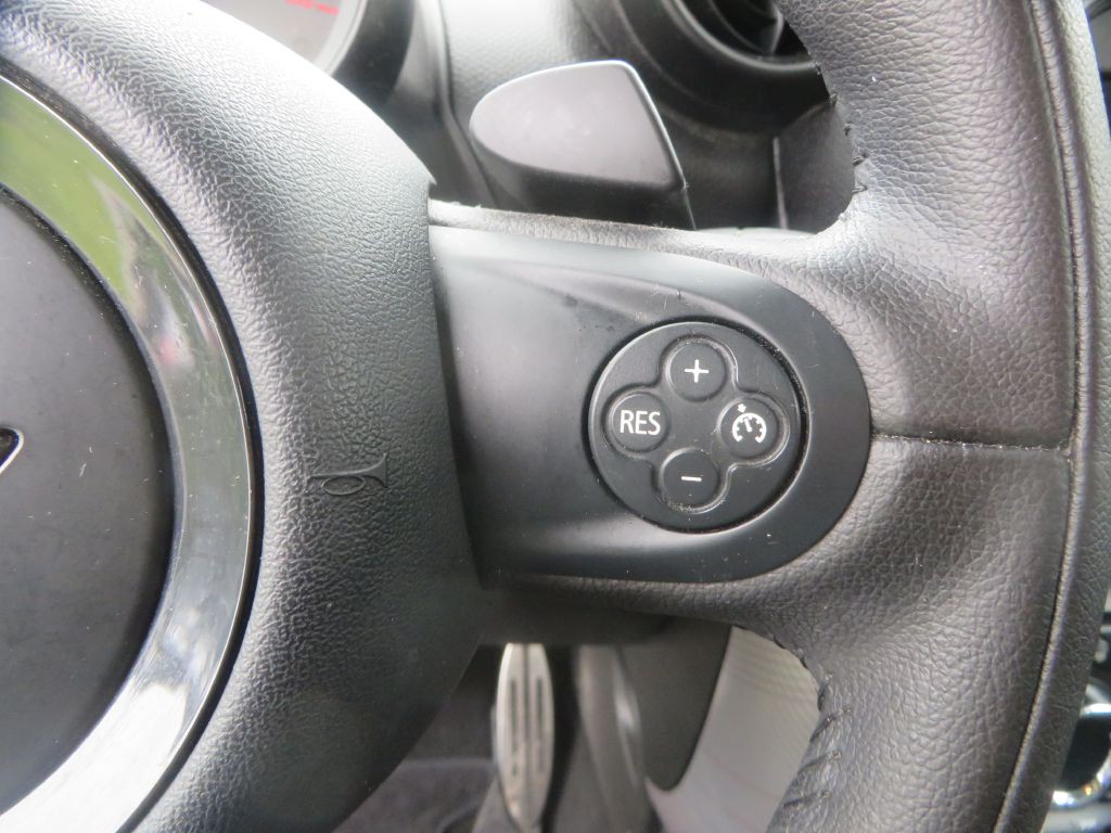 2016 MINI Cooper Image 16