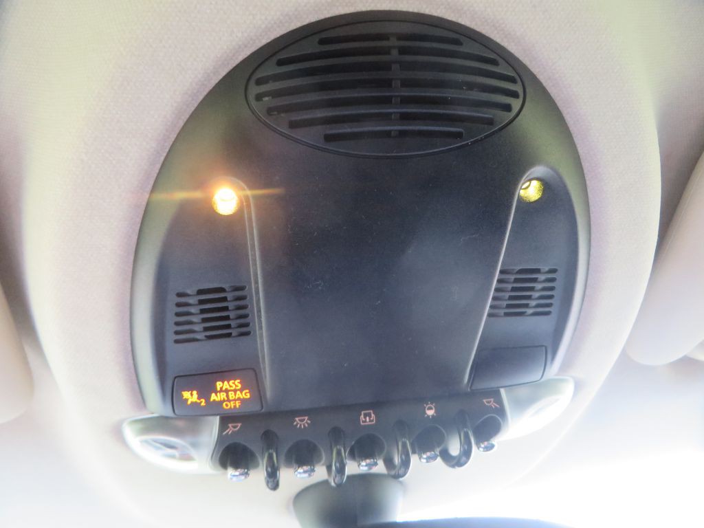 2016 MINI Cooper Image 21