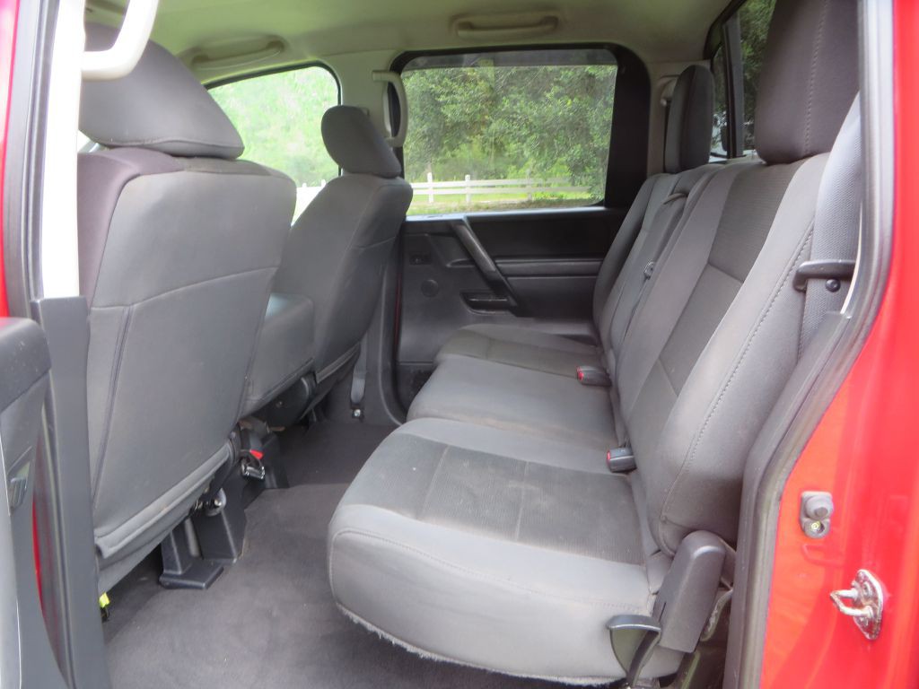 2012 Nissan Titan Image 21