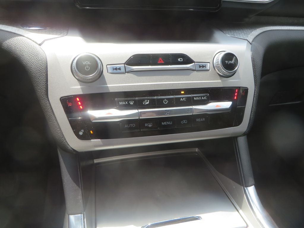 2022 Ford Explorer Image 22