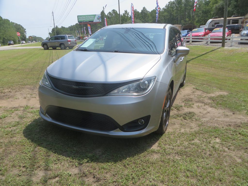 2018 Chrysler Pacifica Image 2