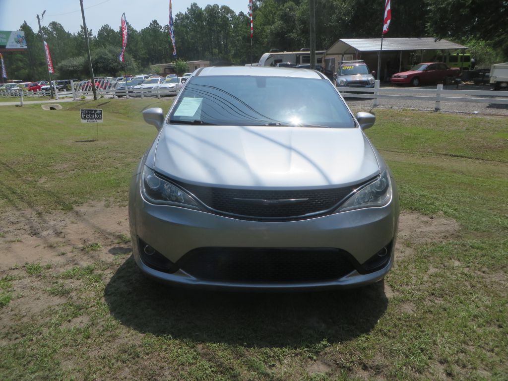 2018 Chrysler Pacifica Image 3