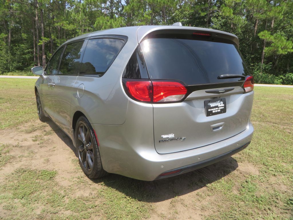 2018 Chrysler Pacifica Image 8