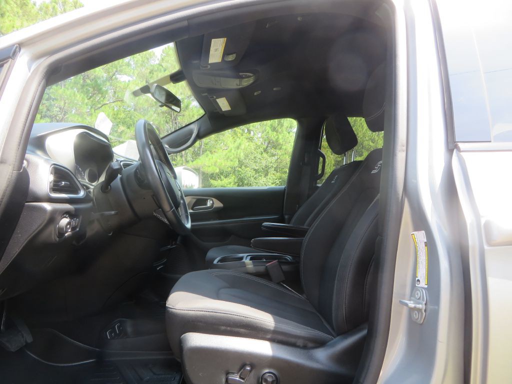 2018 Chrysler Pacifica Image 10