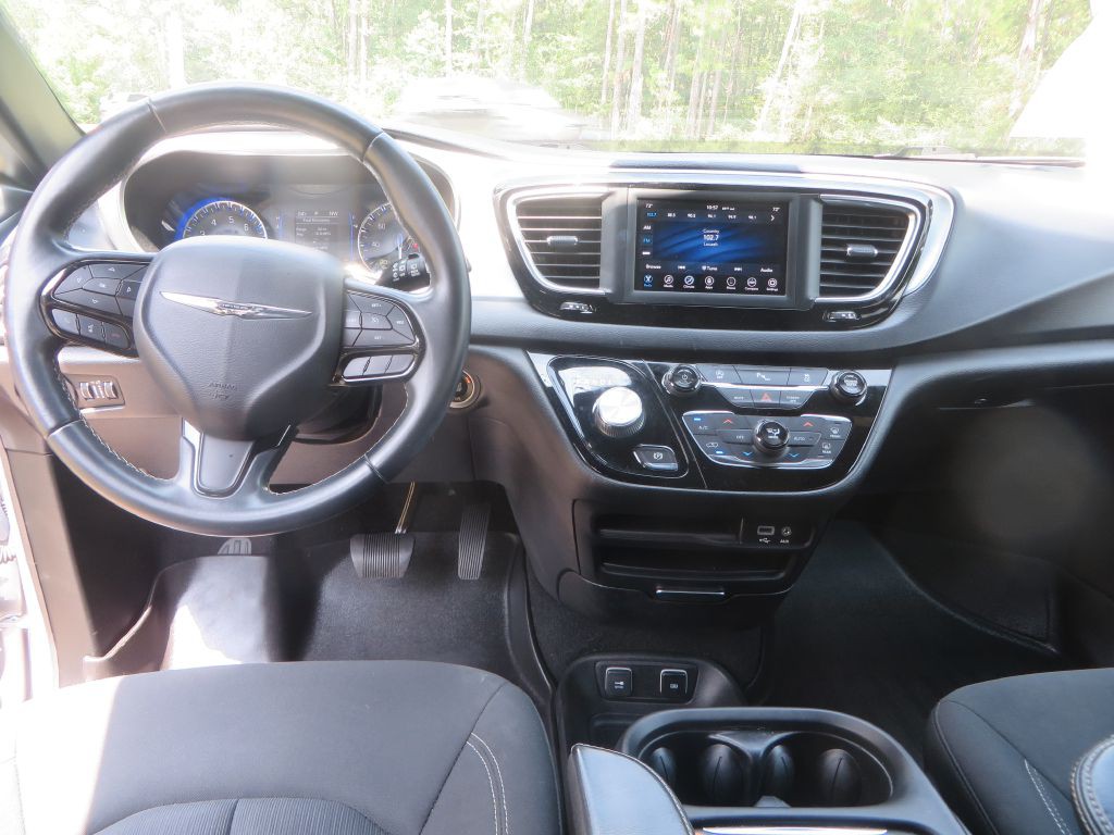 2018 Chrysler Pacifica Image 11