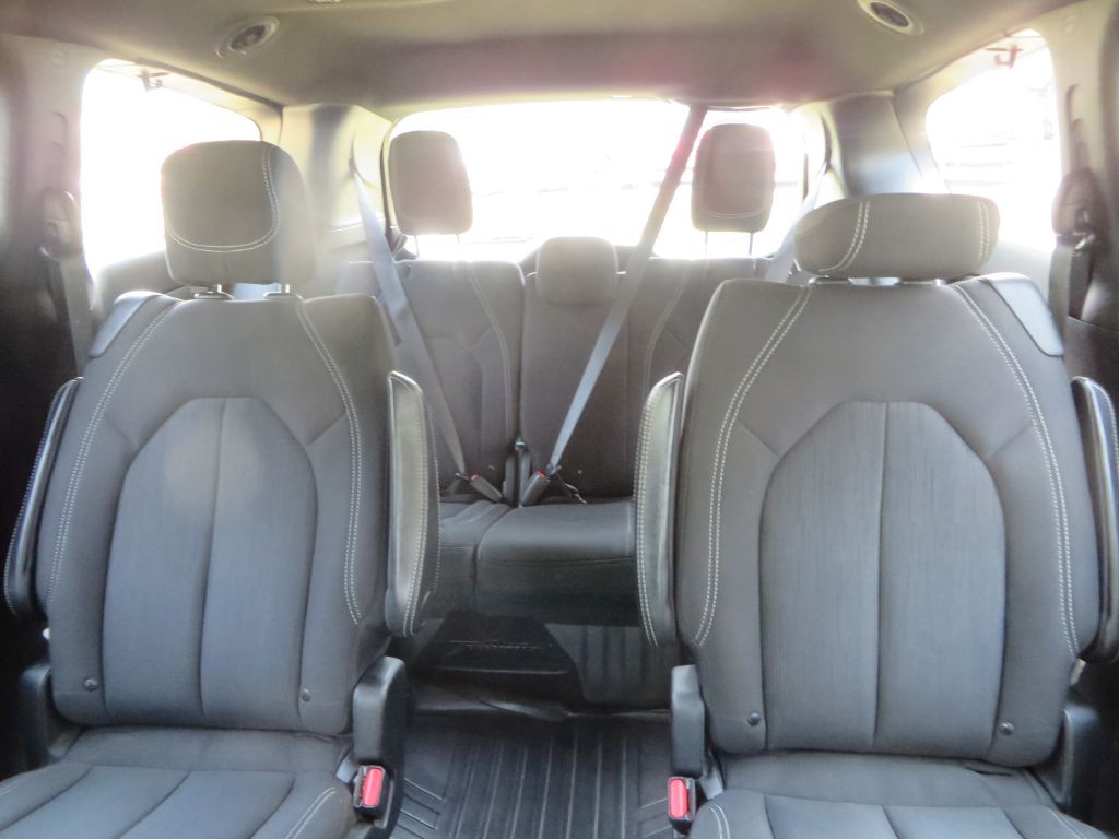 2018 Chrysler Pacifica Image 20