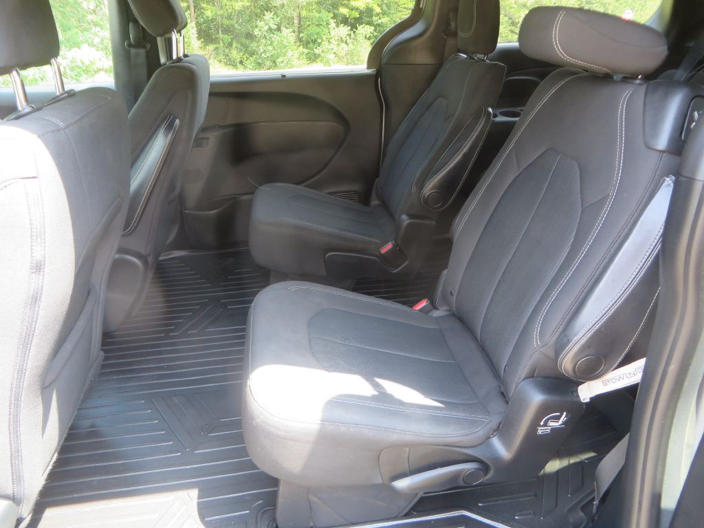 2018 Chrysler Pacifica Image 21