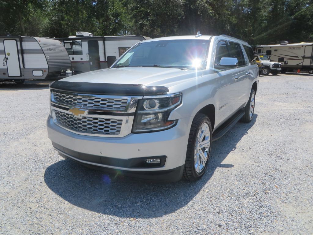 2018 Chevrolet Suburban Image 2