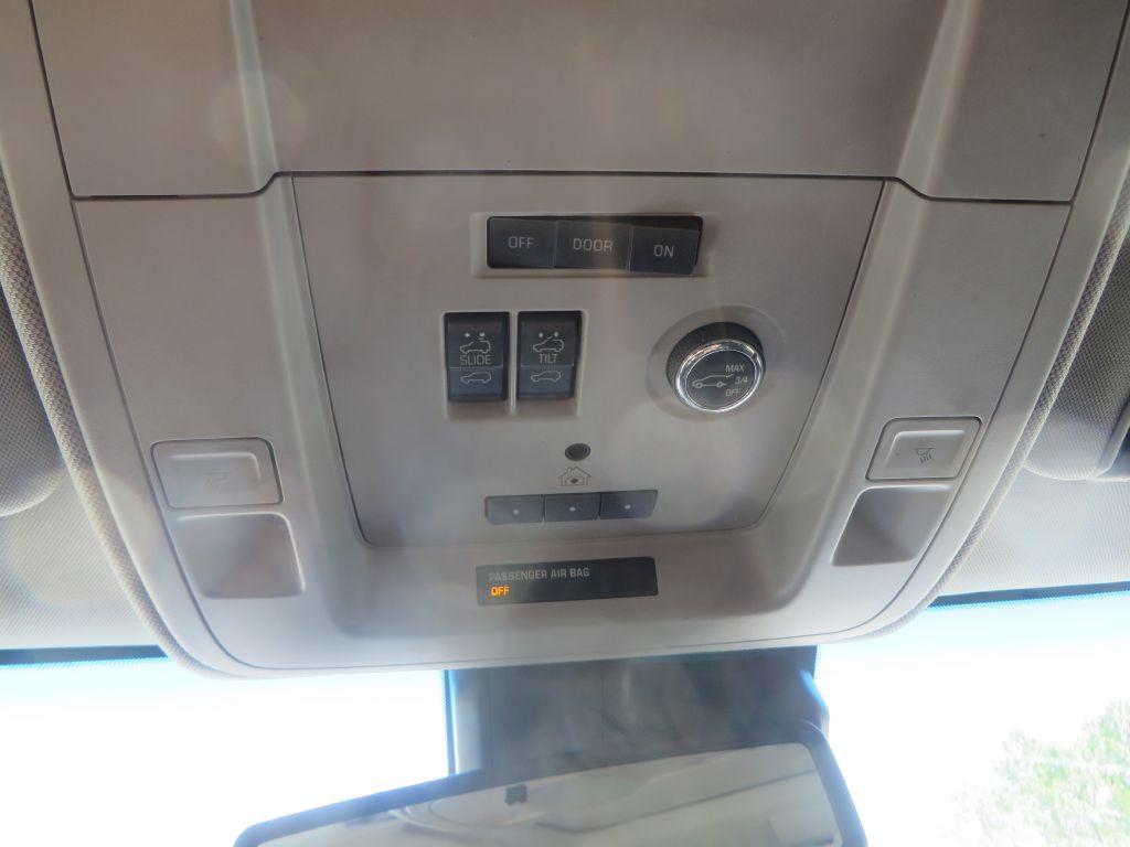 2018 Chevrolet Suburban Image 24
