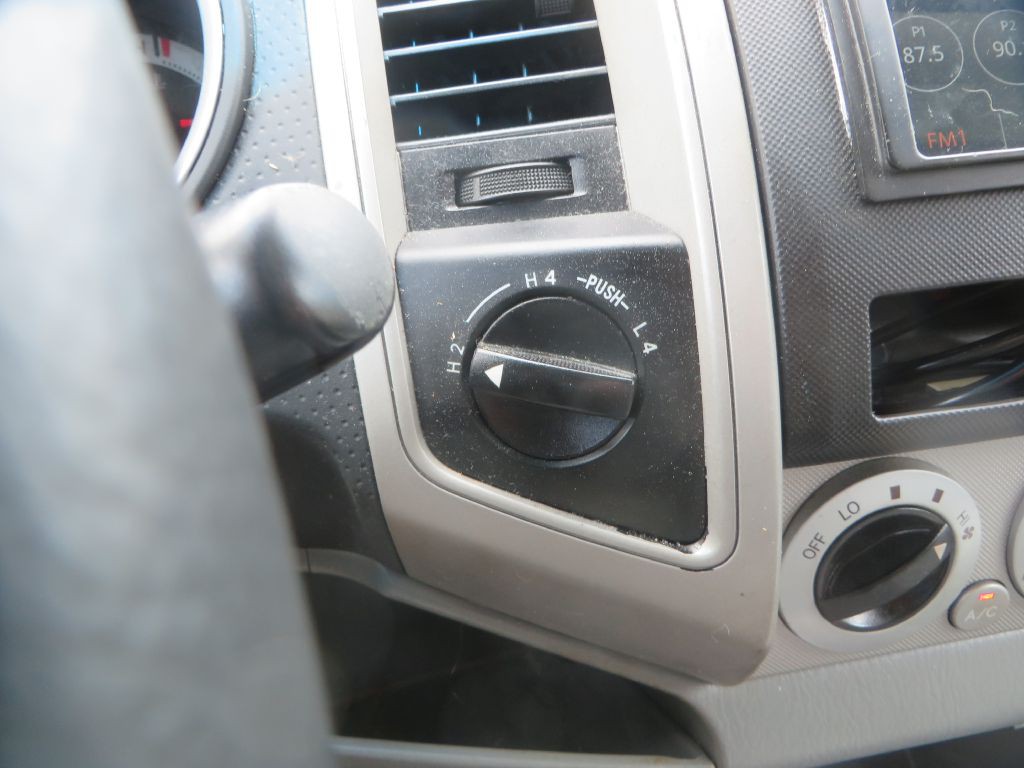 2011 Toyota Tacoma Image 21