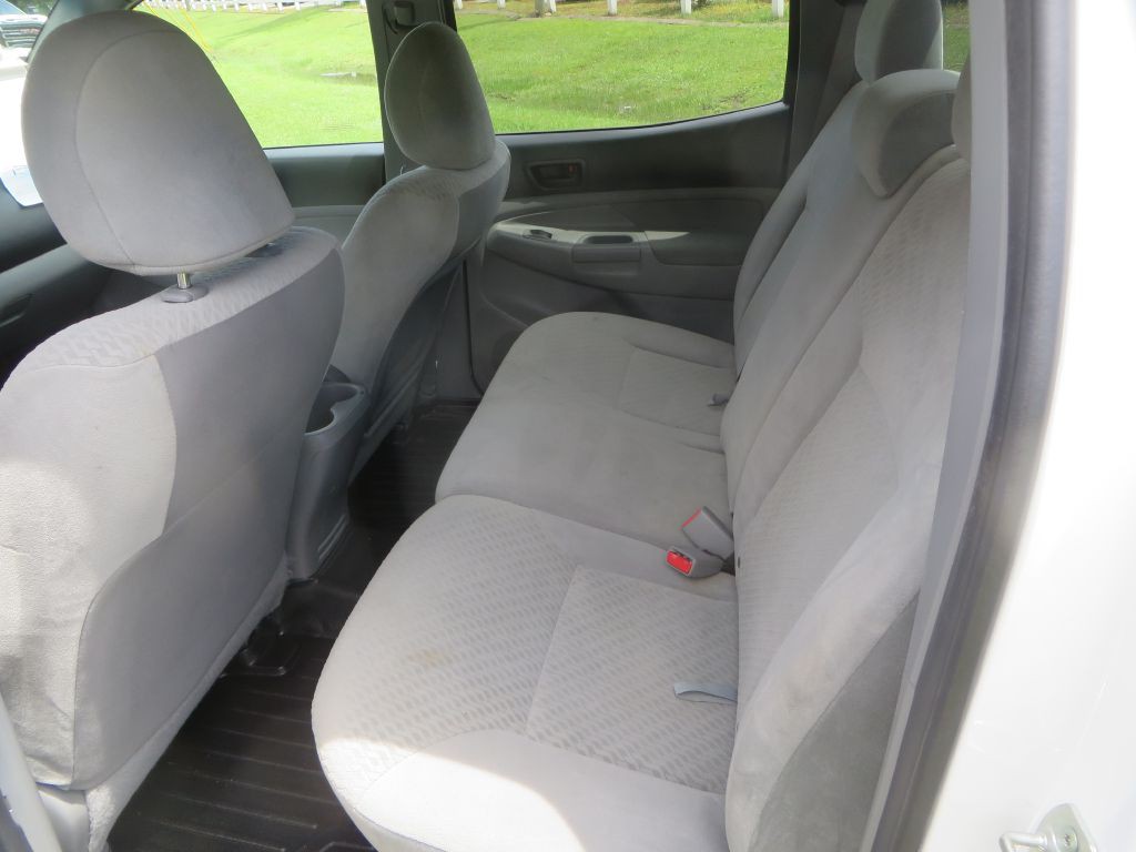 2011 Toyota Tacoma Image 24