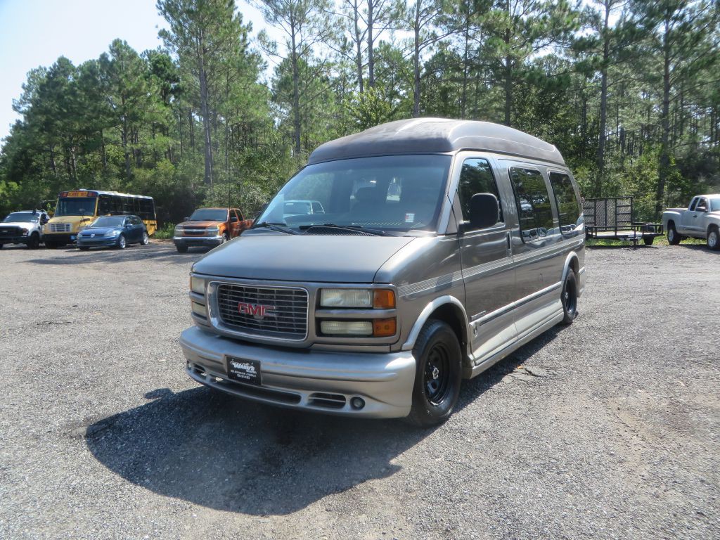 2002 GMC Savana Image 2
