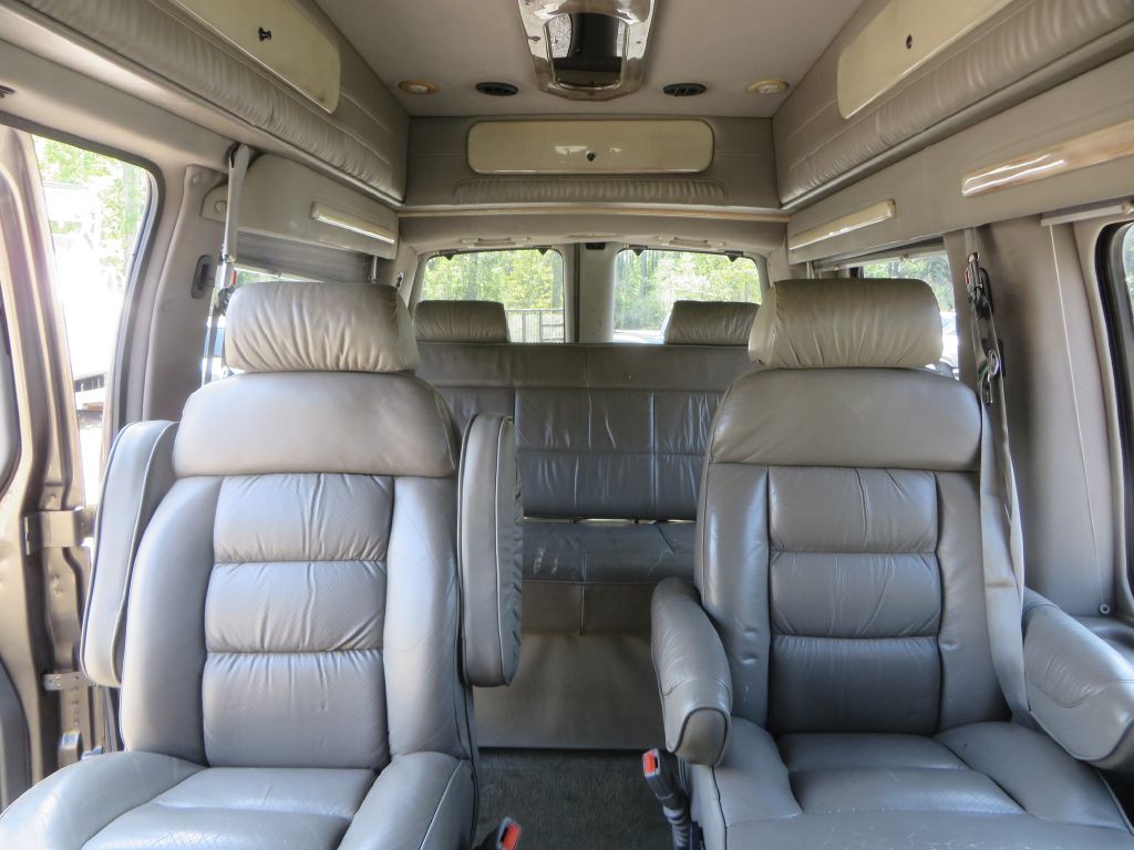 2002 GMC Savana Image 16
