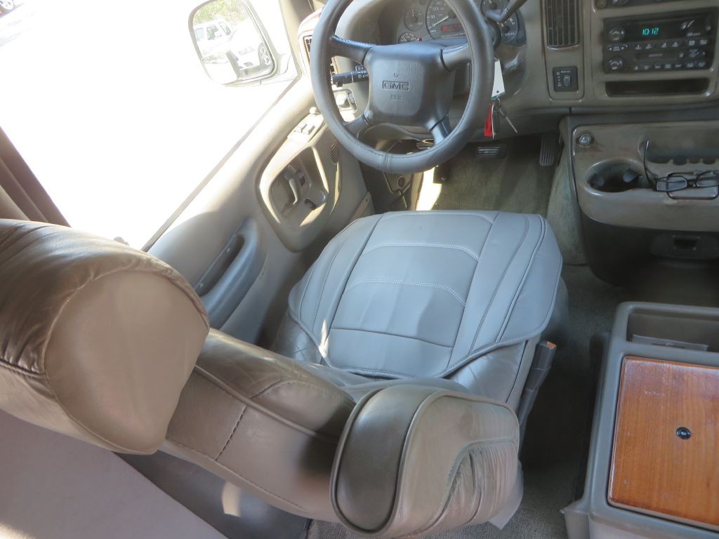 2002 GMC Savana Image 19