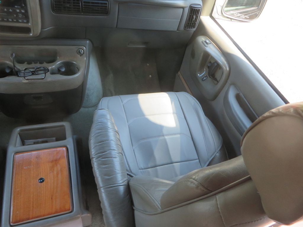 2002 GMC Savana Image 20