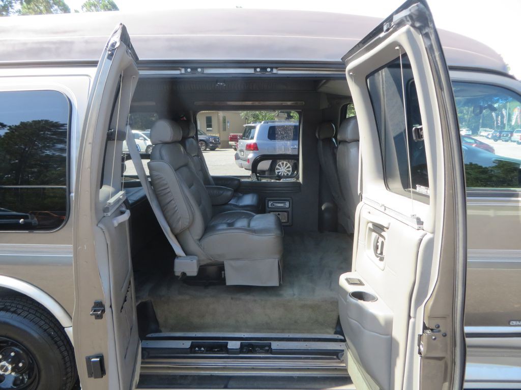 2002 GMC Savana Image 23