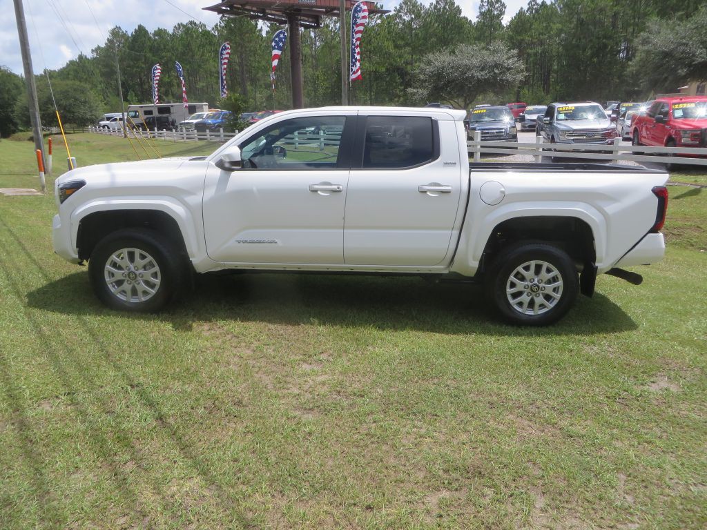 2024 Toyota Tacoma Image 1