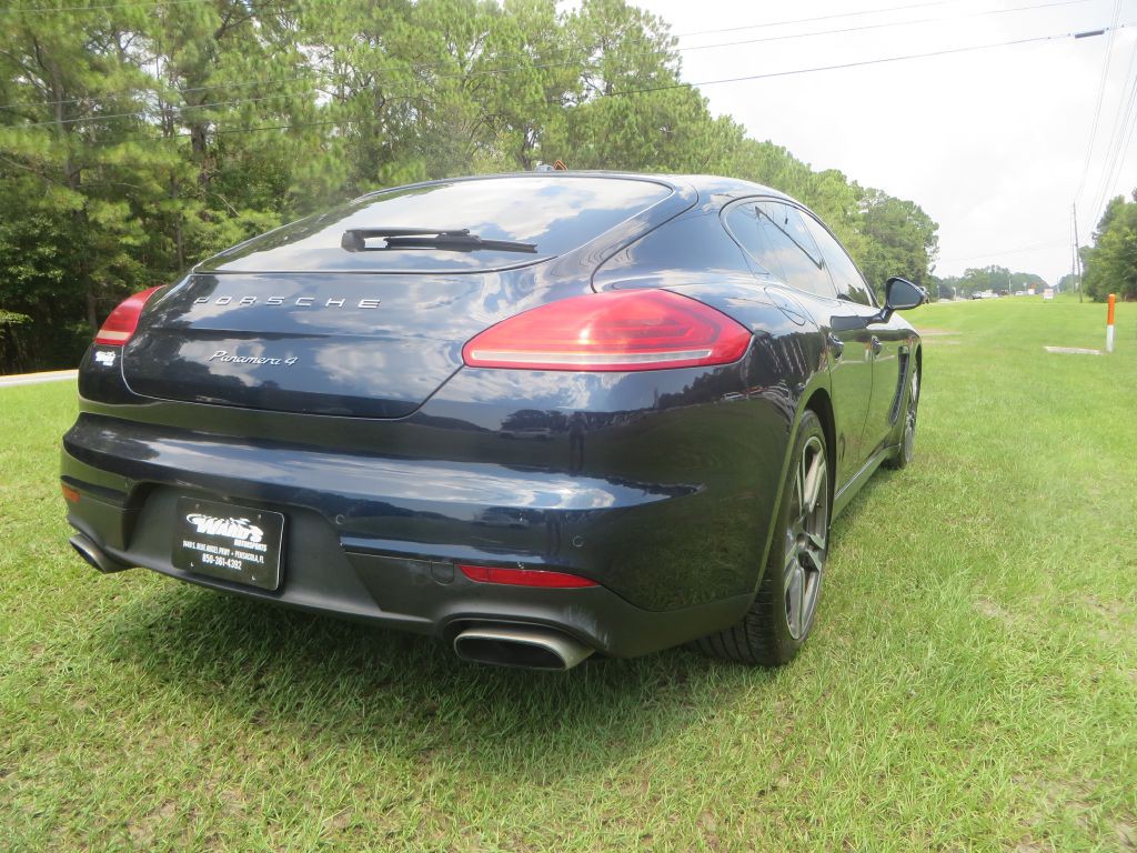 2015 Porsche Panamera Image 6