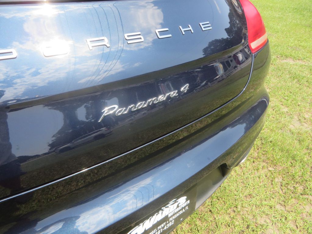 2015 Porsche Panamera Image 9