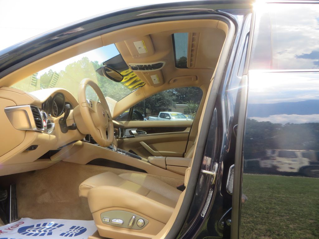 2015 Porsche Panamera Image 10