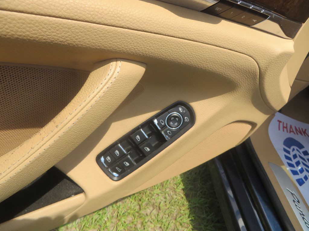 2015 Porsche Panamera Image 12