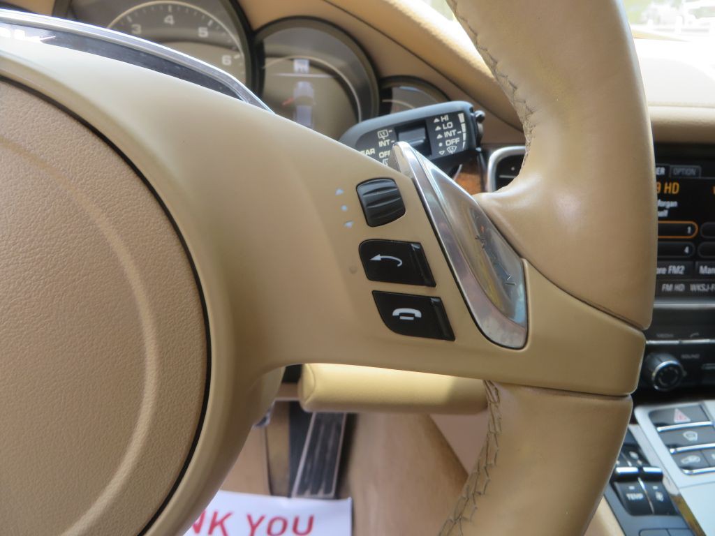 2015 Porsche Panamera Image 16