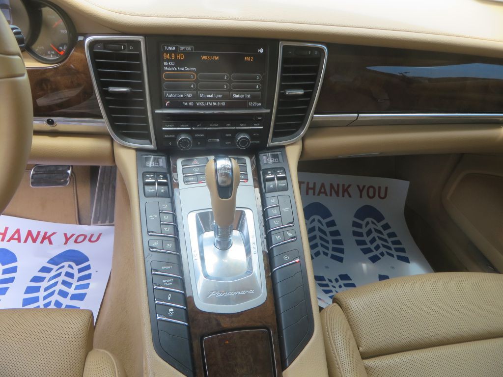 2015 Porsche Panamera Image 19