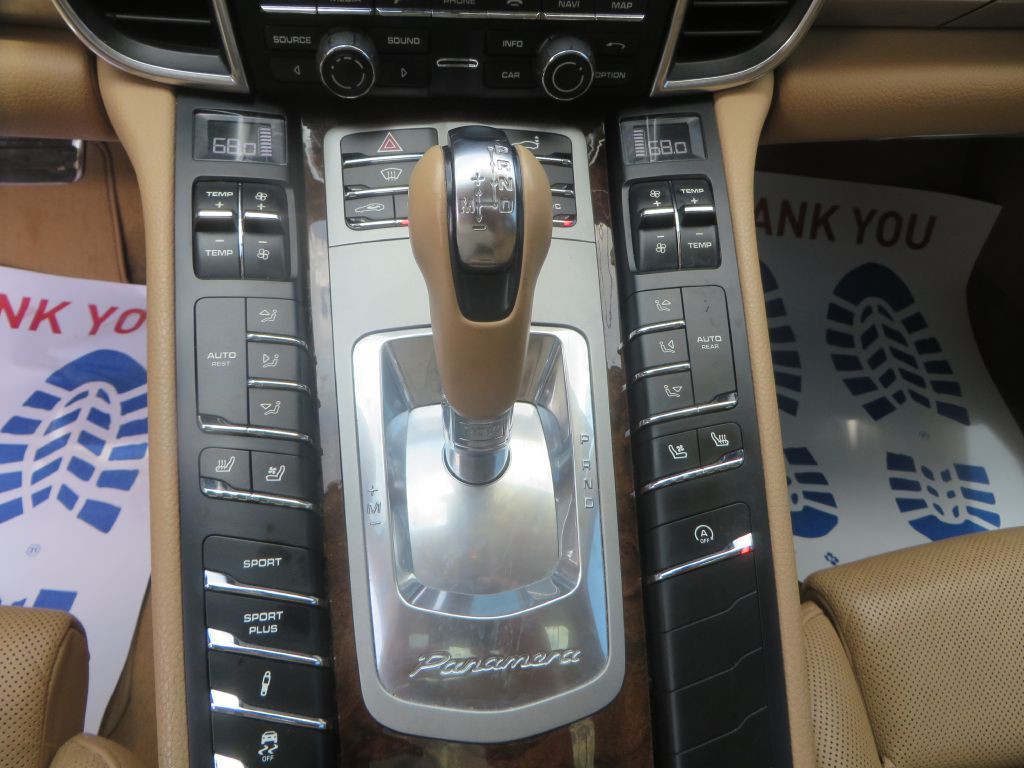2015 Porsche Panamera Image 20
