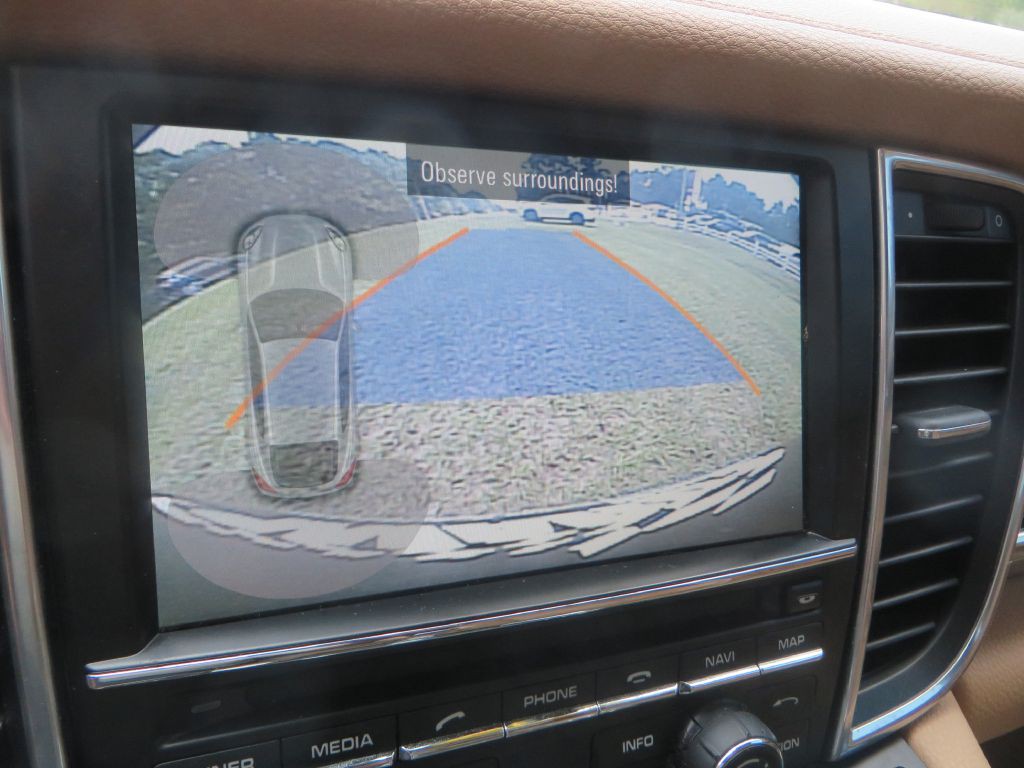 2015 Porsche Panamera Image 21
