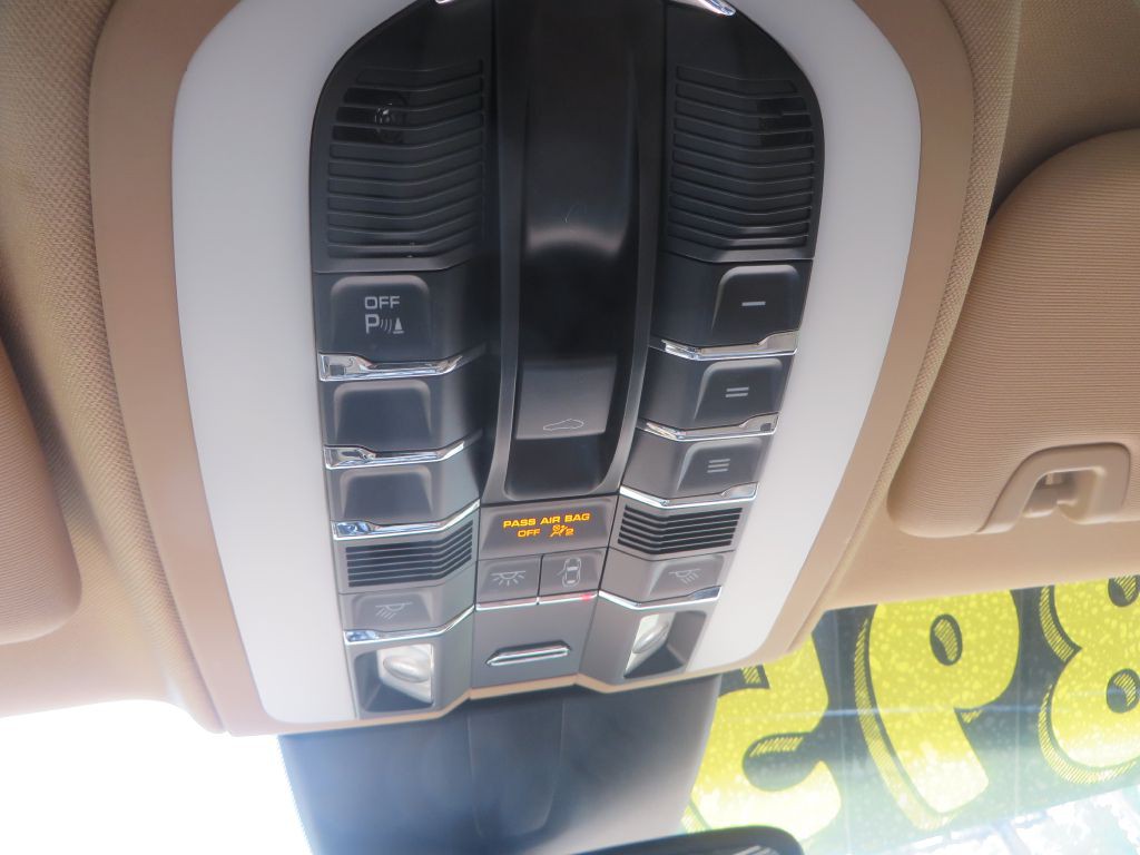 2015 Porsche Panamera Image 23