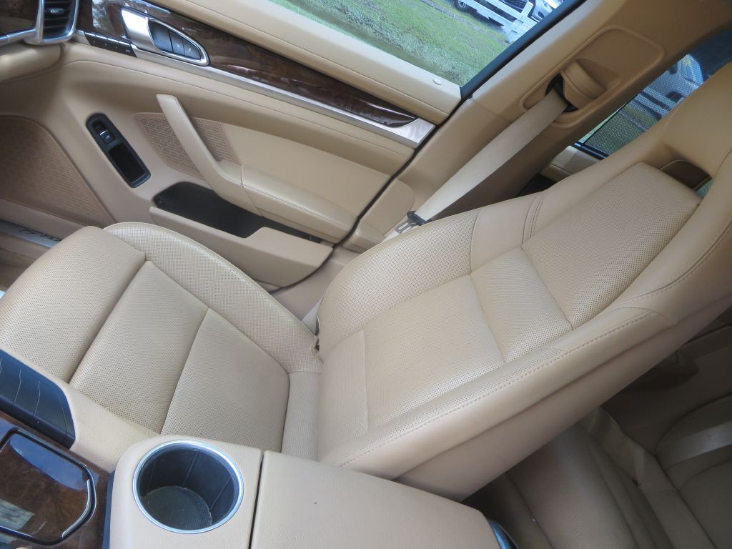 2015 Porsche Panamera Image 25
