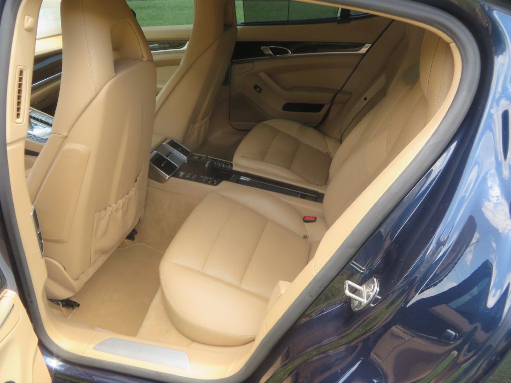 2015 Porsche Panamera Image 26