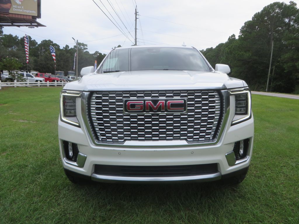 2023 GMC Yukon Image 3